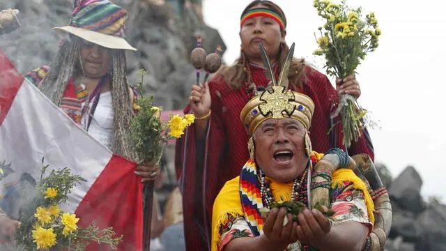 epa09660048 Peruvian shamans and healers perform the ceremony in which they make their predictions for 2022, in Lima, Peru, 29 December 2021. Shamans and healers from Peru meet on the San Cristobal hill, the most sacred in Lima since pre-Hispanic times, to make their predictions for the year 2022 in a ritual with hallucinogenic plants such as Ayahuasca and San Pedro. EPA/Paolo Aguilar