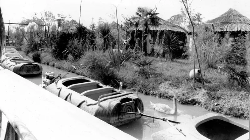 Le prime canoe a motore del Safari a Gardaland - Foto © Gardaland