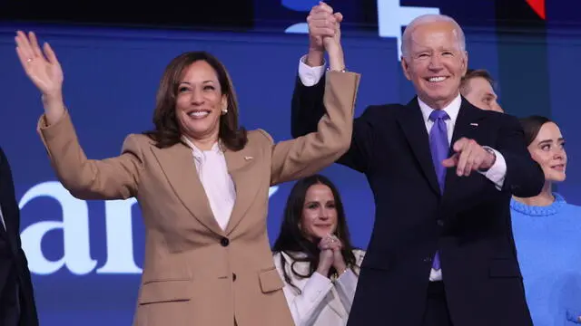 epa11556157 US President Joe Biden and Vice President Kamala Harris wave to the audience following Biden's speech on the opening night of the Democratic National Convention (DNC) at the United Center in Chicago, Illinois, USA, 19 August 2024. The 2024 Democratic National Convention is being held from 19 to 22 August 2024, during which delegates of the United States' Democratic Party will vote on the party's platform and ceremonially vote for the party's nominee for president, Vice President Kamala Harris, and for vice president, Governor Tim Walz of Minnesota, for the upcoming presidential election. EPA/JUSTIN LANE