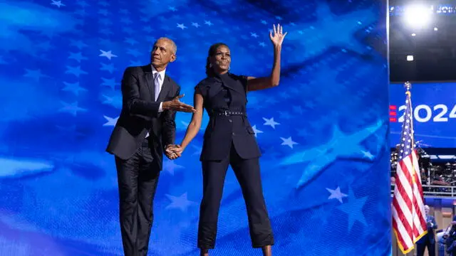 epa11557473 Former US President Barack Obama (L) greets former US First Lady Michelle Obama (R) on stage before delivering remarks during the second night of the Democratic National Convention (DNC) at the United Center in Chicago, Illinois, USA, 20 August 2024. The 2024 Democratic National Convention is being held from 19 to 22 August 2024, during which delegates of the United States' Democratic Party will vote on the party's platform and ceremonially vote for the party's nominee for president, Vice President Kamala Harris, and for vice president, Governor Tim Walz of Minnesota, for the upcoming presidential election. EPA/MICHAEL REYNOLDS