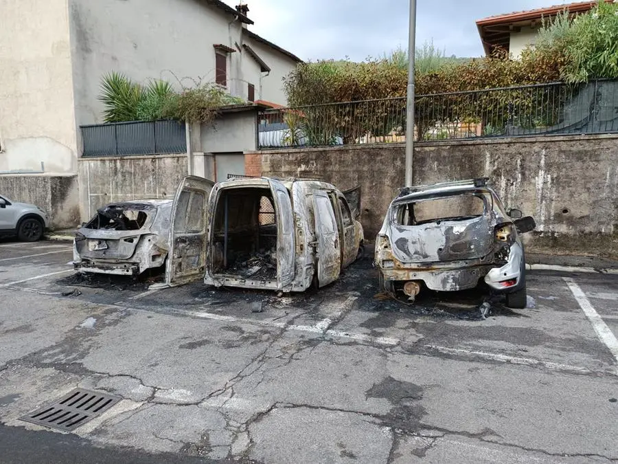 Due automobili e un furgone bruciati a Gavardo