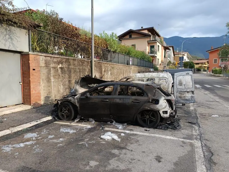 Due automobili e un furgone bruciati a Gavardo