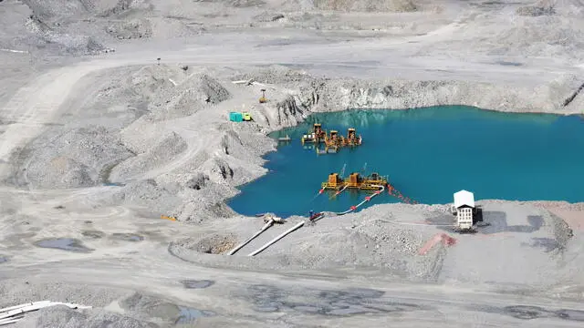 epa11070509 A view of the mineral extraction area 'Tajo Botija' in the facilities of Cobre Panama mine, in Panama City, Panama, 11 January 2024. The Cobre Panama mine, the largest open pit in Central America owned by Canadian First Quantum Minerals, was forced by Panama's top court ruling to cease operations amid nationwide protests against copper mining in the area. Only 20 percent of the staff operates on basic care work, a manager of the concessionaire said during a tour of the facility on January 11. EPA/Gabriel RodrÃguez