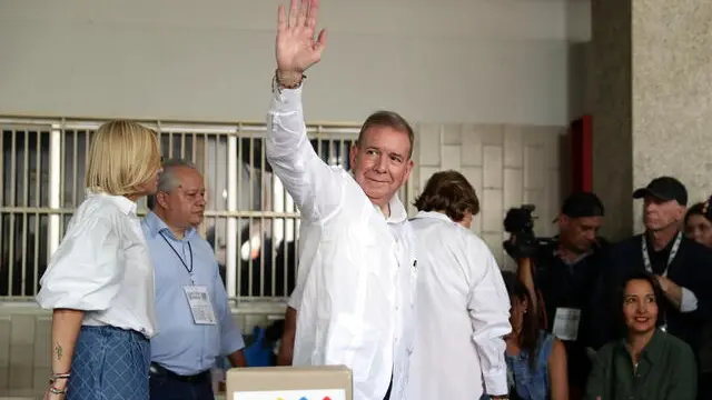 epaselect epa11503974 Venezuelan presidential candidate Edmundo Gonzalez Urrutia reacts after voting at a polling station in Caracas, Venezuela, 28 July 2024. EPA/Ronald Pena