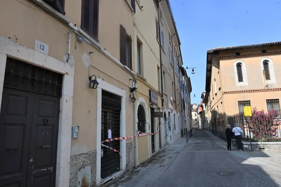 La palazzina in Tresanda San Nicola il giorno dopo il crollo