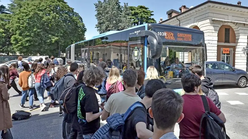 Tantissimi studenti si muovono con bus extraurbani © www.giornaledibrescia.it