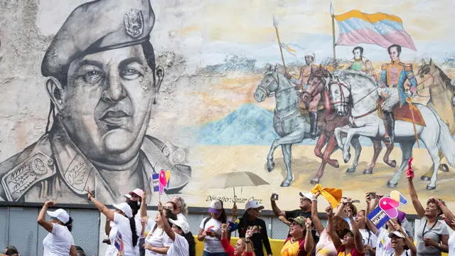 epa11560623 Supporters of Venezuelan President Nicolas Maduro's government take part in a march in support of the 'Law Against Hate and Fascism' in Caracas, Venezuela, 22 August 2024. Hundreds of supporters of Venezuelan President Nicolas Maduro mobilized in Caracas, to the headquarters of the National Assembly (AN, Parliament), to give their support to a draft 'law against fascism, neo-fascism and similar expressions', currently under development, and which President Nicolas Maduro asked to be approved 'very quickly'. The sign held by the protestor reads: 'Elon Musk go to Mars.' EPA/RONALD PENA R