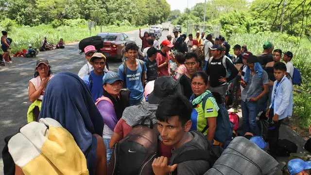 epa11544404 Migrants rest beside a road in Chiapas, Mexico, 10 August 2024. Migrants who are stranded at the Mexico-Guatemala border asked Mexico's President-elect, Claudia Sheinbaum, for relief to address irregular migration from South America and Central America in their attempt to reach the U.S. despite restrictive measures. EPA/JUAN MANUEL BLANCO