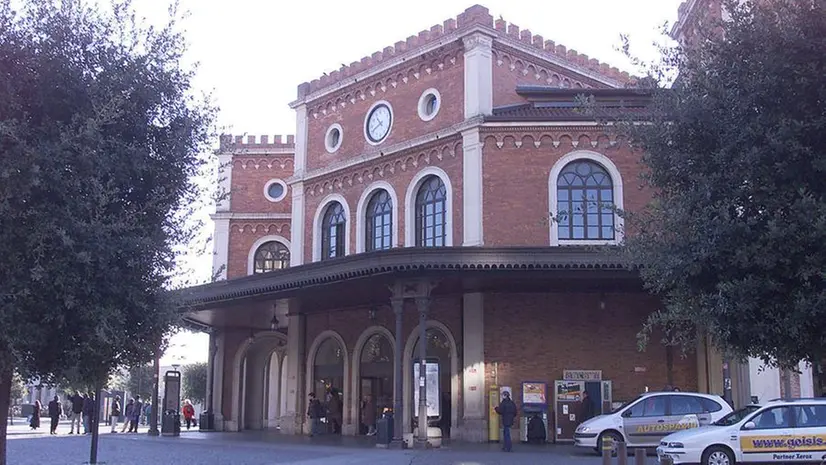 Il vicesindaco Manzoni pensa ad alcuni interventi in stazione © www.giornaledibrescia.it