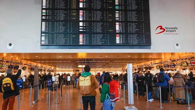 epa10395343 Travelers check flights at the main hall of Brussels Airport in Zaventem, Belgium, 08 January 2023. Belgium introduced a negative Covid-19 test certificate for third-country nationals who arrive with a direct flight from China, after the Asian country announced a lift in its foreign travel ban from 08 January 2023. The airline concerned and the operator of Brussels Airport will have to screen travelers accordingly. The measure will be in effect until at least January 31. EPA/JULIEN WARNAND