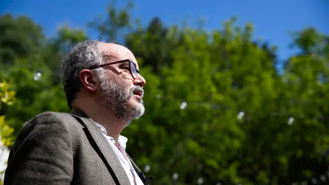 Christian Raimo (Docente, scrittore, giornalista e candidato AVS), durante l’evento pubblico di Alleanza Verdi Sinistra "Alzare gli stipendi. La nostra strategia in 10 mosse", Roma, 04 maggio 2024. ANSA/ANGELO CARCONI