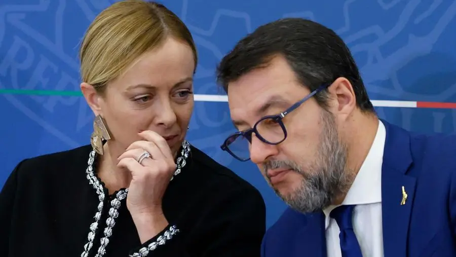 La premier Giorgia Meloni con Matteo Salvini - Foto Ansa/Fabio Frustaci © www.giornaledibrescia.it