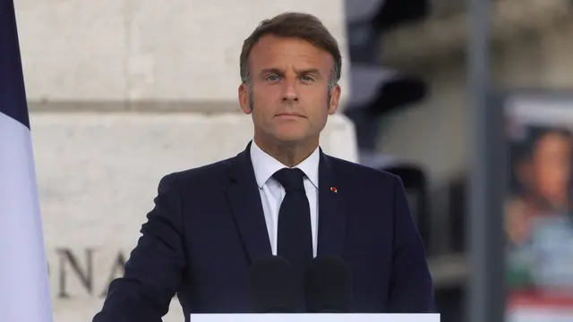 epa11564434 French President Emmanuel Macron delivers a speech during a ceremony commemorating the 80th anniversary of the Liberation of Paris next to the Denfert Rochereau Square in Paris, France, 25 August 2024. Nazi Germany surrendered Paris on 25 August 1944 following the French Resistance uprising during World War II. EPA/TERESA SUAREZ / POOL