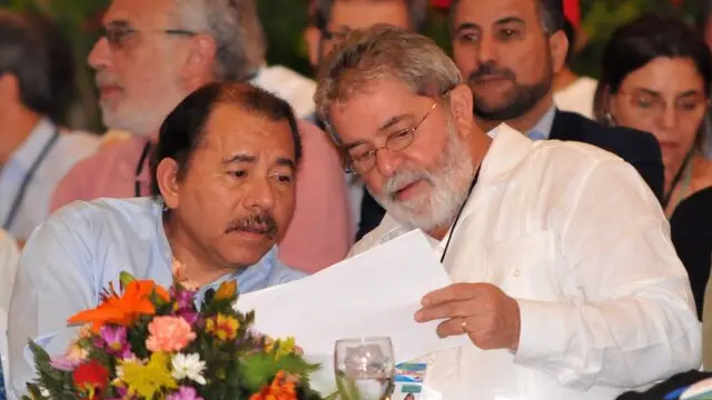 epa02742754 Brazilian former president Luiz Inacio Lula da Silva (R) talks to Nicaraguan President Daniel Ortega (L) during the 17th Forum of Sao Paulo in Managua, Nicaragua, 19 May 2011. The event is centered on international affairs such as the definitive solution of Honduran crisis and the rebellions in Arab countries. EPA/MARIO LOPEZ