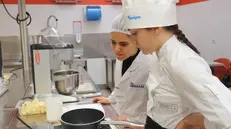 Due studentesse della Bauli Patisserie Academy