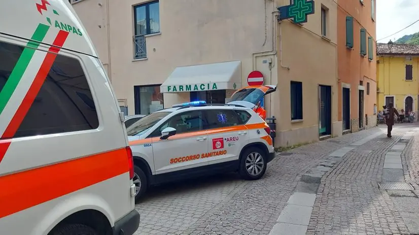 La farmacia di Agnosine dove è stato soccorso l'uomo - © www.giornaledibrescia.it