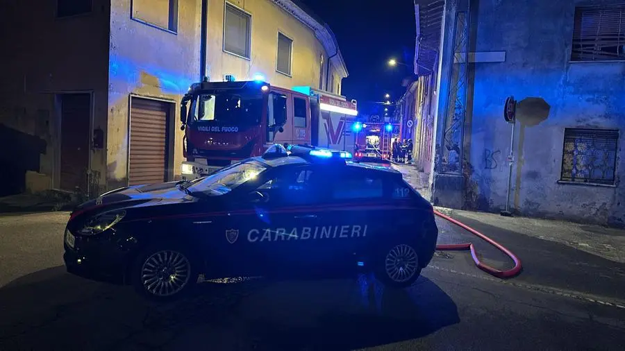 Vigili del fuoco al lavoro dopo l'esplosione a Pontevico