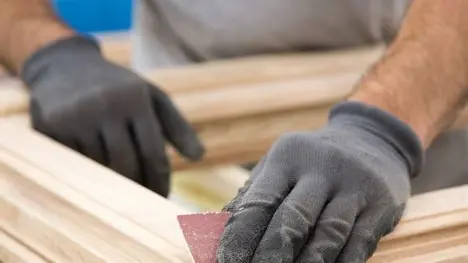 La finestra in legno richiede più manutenzione rispetto ad altri materiali