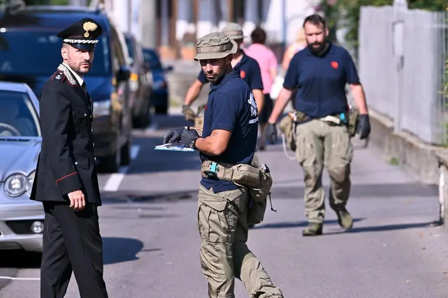 Una squadra del Mu.Re cerca il coltello che ha ucciso Sharon Verzeni