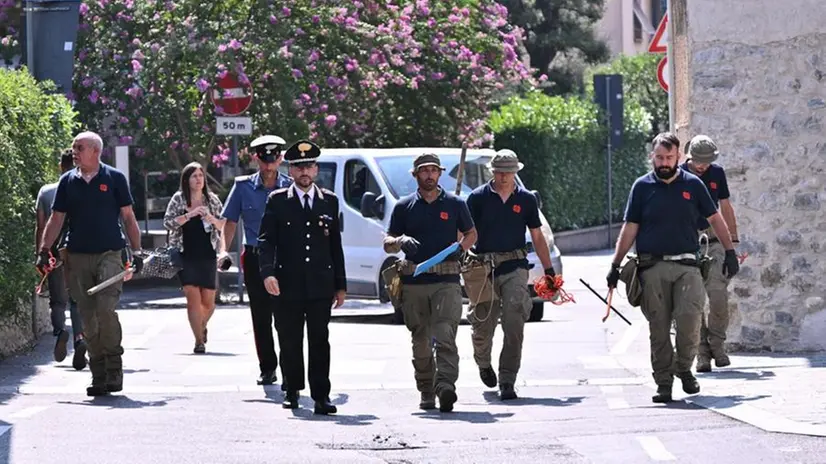 Una squadra del Mu.Re cerca il coltello che ha ucciso Sharon Verzeni