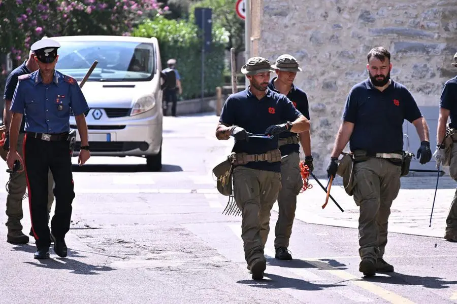 Una squadra del Mu.Re cerca il coltello che ha ucciso Sharon Verzeni