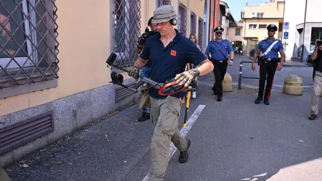 Le indagini dei carabinieri del Comando Provinciale di Bergamo nelle aree adiacenti e circostanti la scena del crimine che ha visto vittima Sharon Verzeni, Terno d'Isola (Bergamo), 28 agosto 2024. ANSA/MICHELE MARAVIGLIA