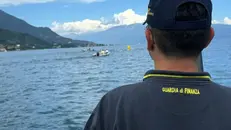 La Guardia di Finanza sul lago