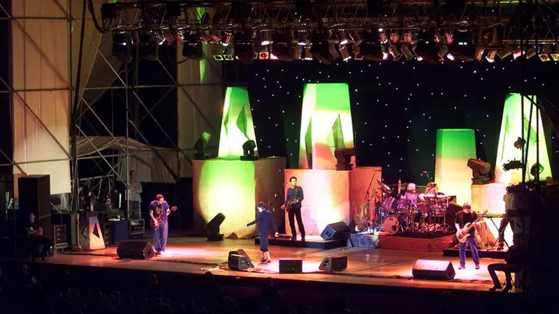 Il concerto dei Cranberries il 16 luglio del 2000 - Foto New Reporter Favretto © www.giornaledibrescia.it