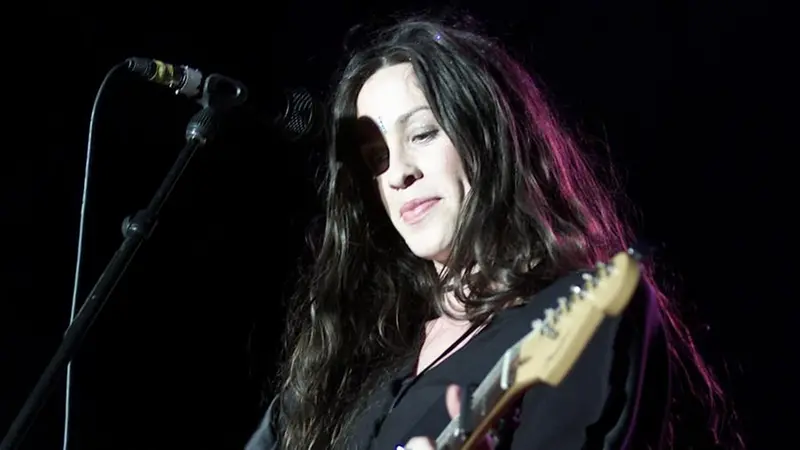 Alanis Morisette in Piazza Duomo nel 2001 - Foto New Reporter Favretto © www.giornaledibrescia.it