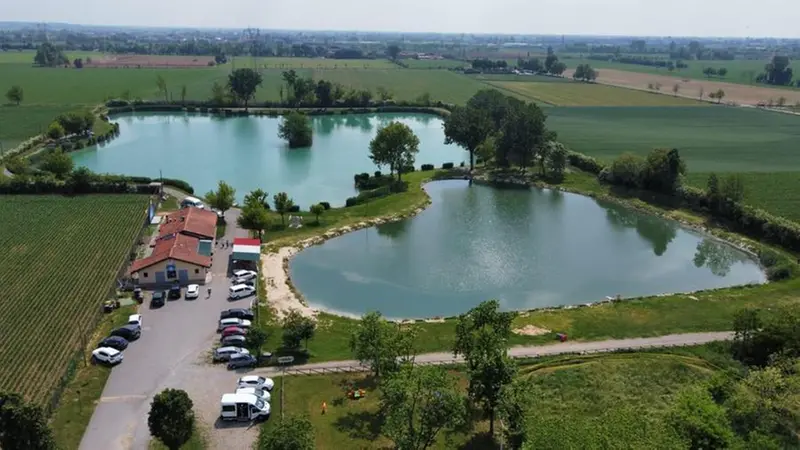 Una veduta dall'alto del laghetto di Roncadelle - Foto/Fb Asd Fipsas Brescia