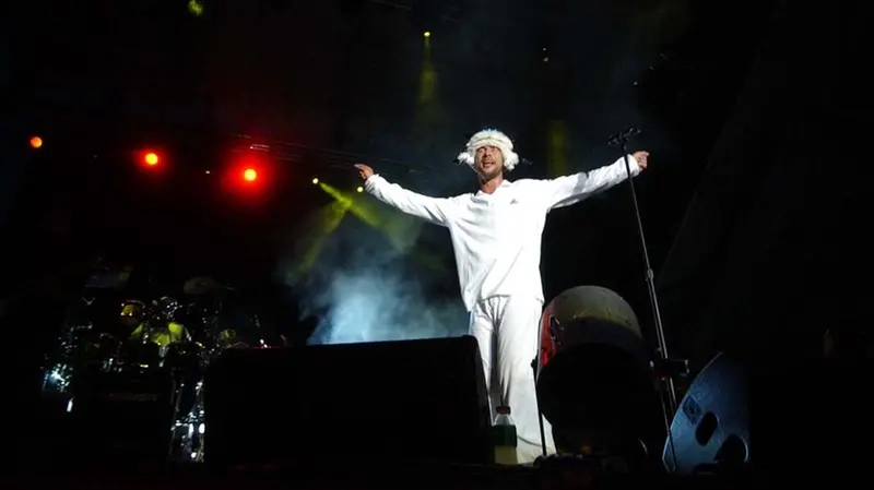 I Jamiroquai in Piazza della Loggia il 15 luglio 2003 - Foto New Reporter Favretto © www.giornaledibrescia.it