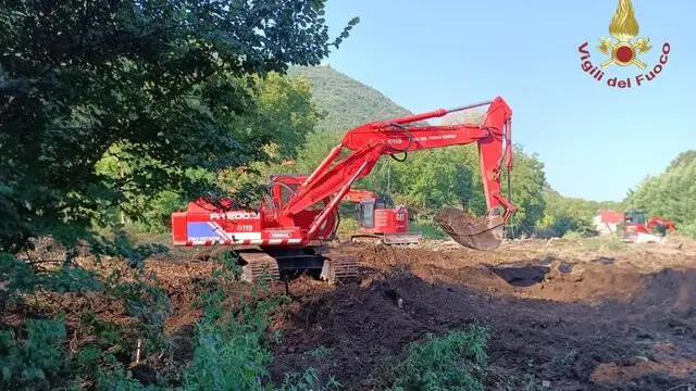 Proseguono nella frazione Talanico del comune casertano di San Felice a Cancello le ricerche, da parte dei Vigili del Fuoco, delle due persone disperse dopo la frana di martedì 27 agosto, provocata da un forte nubifragio, 30 agosto 2024. ANSA/Vigili del fuoco + UFFICIO STAMPA, PRESS OFFICE, HANDOUT PHOTO, NO SALES, EDITORIAL USE ONLY + NPK