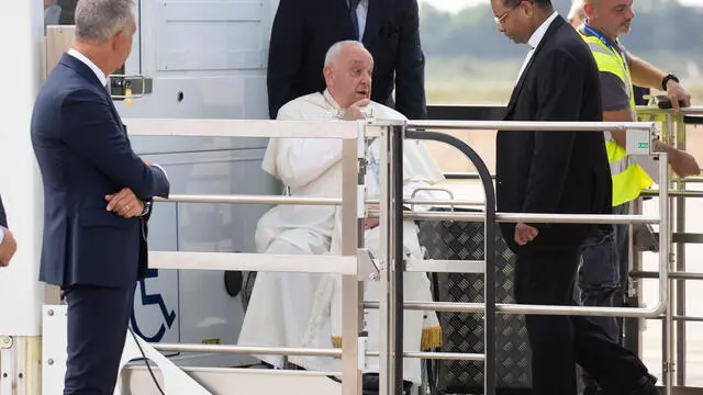 Papa partito da Fiumicino per il 45/esimo viaggio apostolico. Fiumicino, 2 Settembre 2024. ANSA/TELENEWS