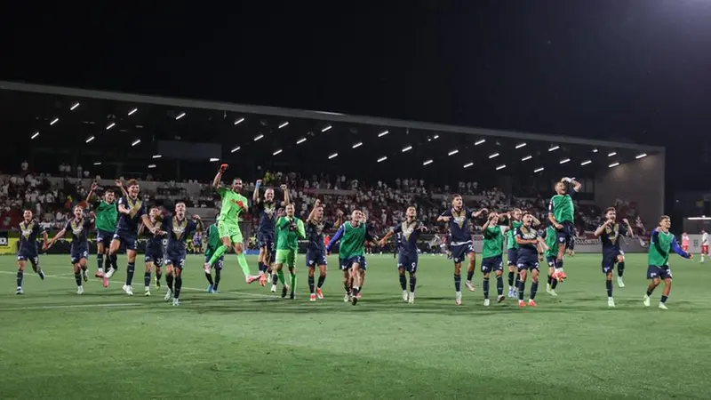 L'esultanza di squadra dopo la vittoria di Bolzano - Foto New Reporter Nicoli © www.giornaledibrescia.it