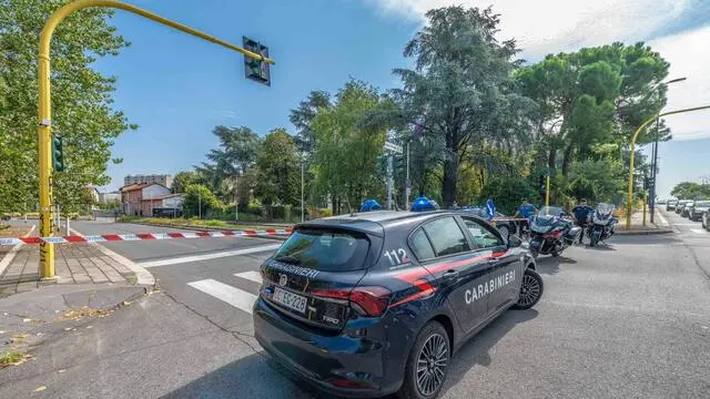 Intervento Carabinieri artificieri in Via Cozzi per ritrovare to candelotti sospetti, Milano,3 Settembre 2024, Ansa/Andrea Fasani