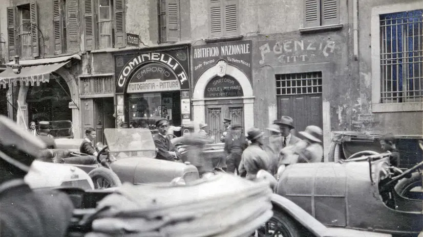 Brescia a inizio Novecento negli scatti di Arnaldo Cominelli
