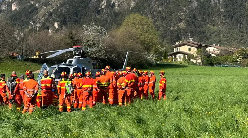 Un'esercitazione delle squadre comunità montana Parco alto Garda bresciano a Tignale - Foto Dos Dario Entrade