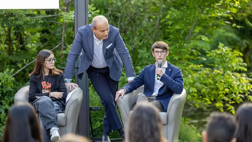 Un momento del primo incontro organizzato il 10 maggio a Leno