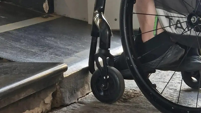 Le barriere architettoniche sono in via di diminuzione - © www.giornaledibrescia.it