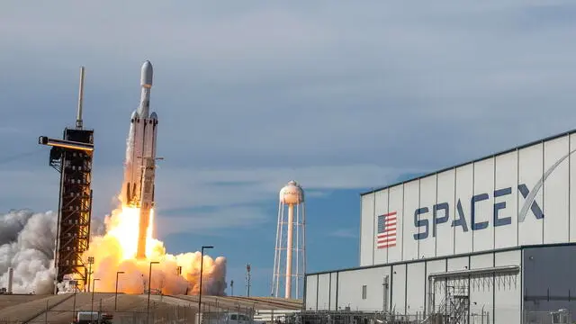 epa11438122 NASA's GOES-U mission on a SpaceX Falcon Heavy rocket lifts at Launch Complex 39A from the agency's Kennedy Space Center in Cape Canaveral, Florida, USA, 25 June 2024. The Geostationary Operational Environmental Satellites (GOES) is a collaborative NOAA (National Oceanic and Atmospheric Administration) and NASA program to provide continuous imagery and data on atmospheric conditions and solar activity. EPA/CRISTOBAL HERRERA-ULASHKEVICH