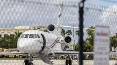 epa11580579 An airplane that, according to the authorities, belongs to Venezuelan President Nicolas Maduro is placed in the Fort Lauderdale Executive Airport in Fort Lauderdale, Florida, USA, 02 September 2024. The US authorities seize a $13M jet linked to Venezuelan President Nicolas Maduro, landing it in Florida, USA. The Dassault Falcon 900, equivalent to Venezuela's Air Force One, was confiscated for sanction violations. EPA/CRISTOBAL HERRERA-ULASHKEVICH