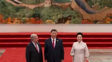 epa11584488 China's President Xi Jinping (C) and his wife Peng Liyuan (R) pose with Secretary-General of the United Nations Antonio Guterres (L) for a photo, during a reception at the Forum on China-Africa Cooperation (FOCAC) in the Great Hall of the People in Beijing, China, 04 September 2024. EPA/ANDRES MARTINEZ CASARES / POOL