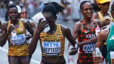 epa10820818 Rebecca Cheptegei (2-L) of Uganda and Selly Chepyego Kaptich (2-R) of Kenya compete in the Women's Marathon during the World Athletics Championships in Budapest, Hungary, 26 August, 2023. EPA/Istvan Derencsenyi HUNGARY OUT