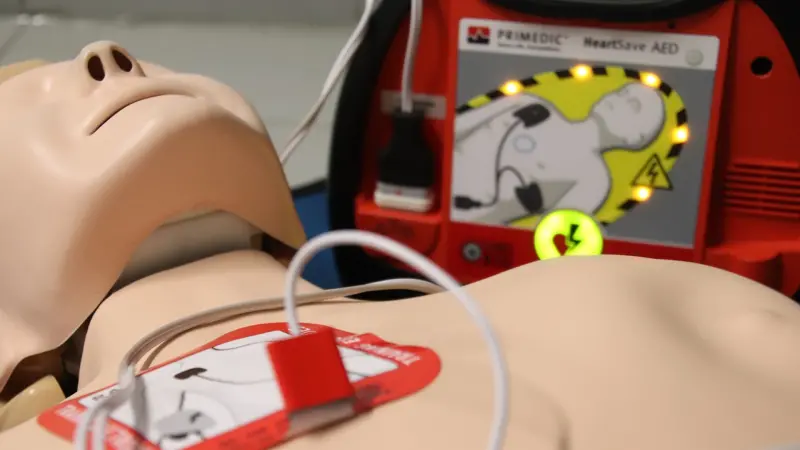 Quattro defibrillatori in dono da «Noi per Brescia»