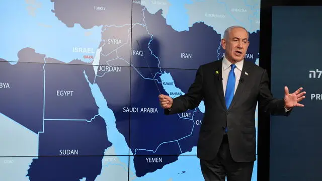 epa11584985 Israeli Prime Minister Benjamin Netanyahu stands before a map of the Middle East , during a press conference for the international media at the Government Press office in Jerusalem, 04 September 2024. The Israeli Prime Minister said, among other things, that in order prevent Hamas from rearming , Israel 'must have control' over Philadelphi Corridor, a narrow strip of land along the border between the Gaza Strip and Egypt. EPA/ABIR SULTAN / POOL EPA POOL