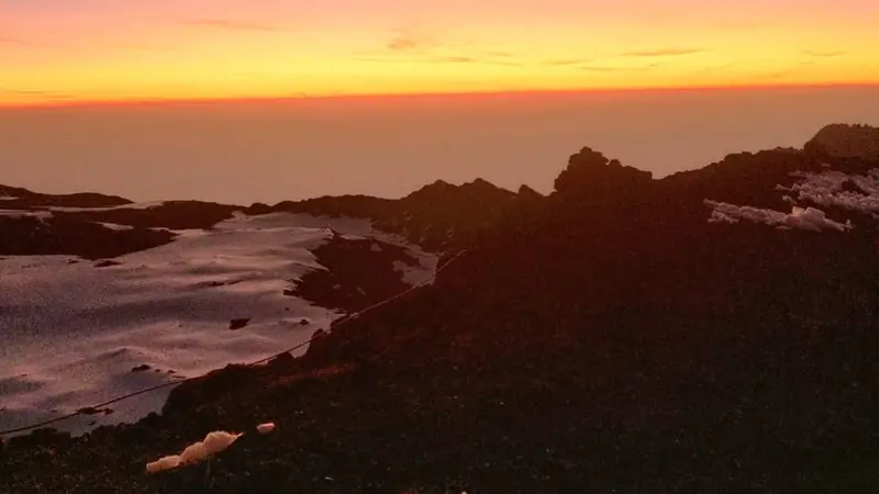 L'alba sul Kilimangiaro