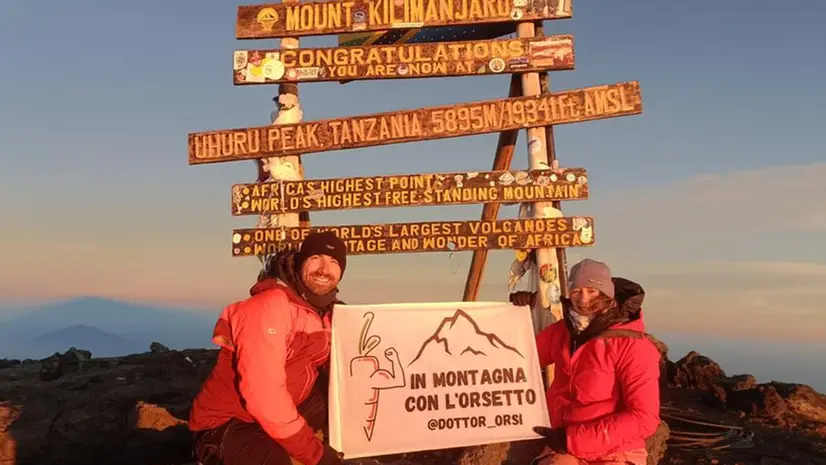 Stefano Orsi e Paola Bergamaschi sulla vetta del Kilimangiaro