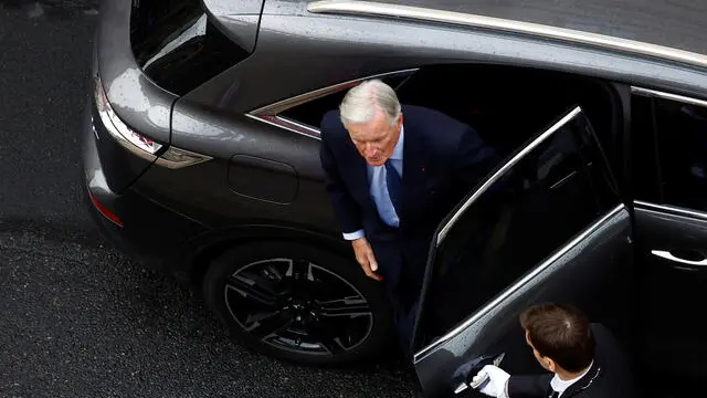 epa11587416 Newly appointed France's Prime Minister Michel Barnier arrives for the handover ceremony with outgoing Prime Minister Gabriel Attal at the Hotel Matignon in Paris, France, 05 September 2024. French President Macron has appointed EU's former commissioner and Brexit negotiator, Michel Barnier, as France's new Prime Minister, replacing Gabriel Attal, who resigned on 16 July 2024. EPA/SARAH MEYSSONNIER / POOL MAXPPP OUT