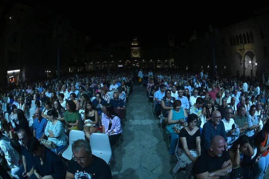 SPETTACOLI  BRESCIA SUMMER FESTIVAL 24 PIAZZA LOGGIA CONCERTO DI FIORELLA MANNOIA  NELLA FOTO PUBBLICO newreporter©favretto