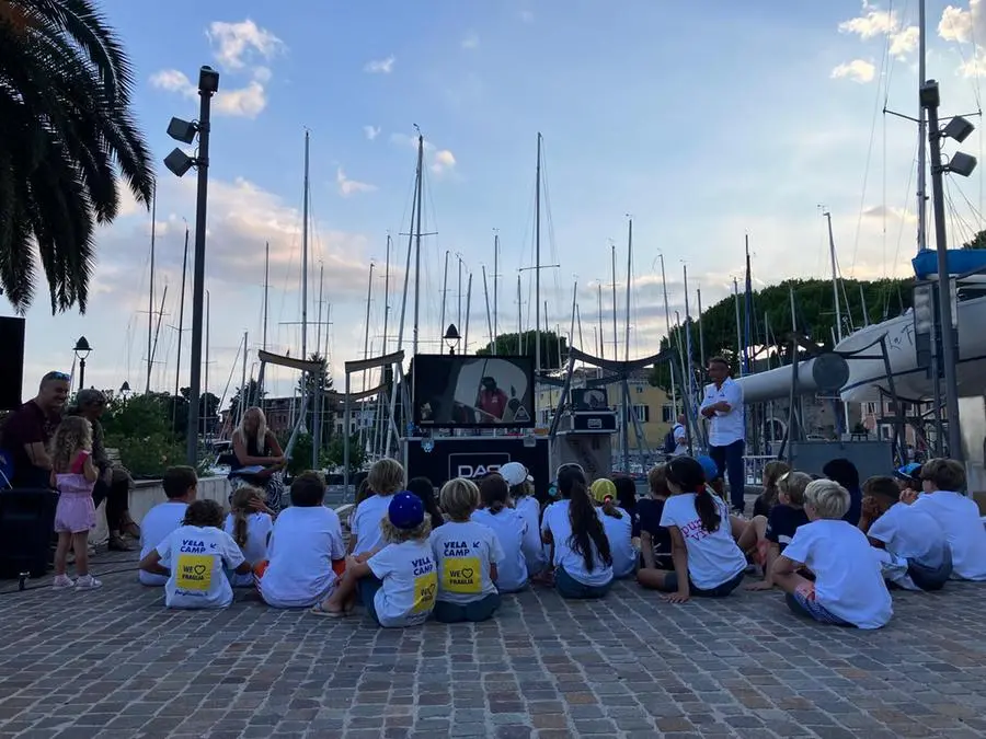 Centomiglia, la conferenza di Andrea Mura con i bambini della 100 Junior